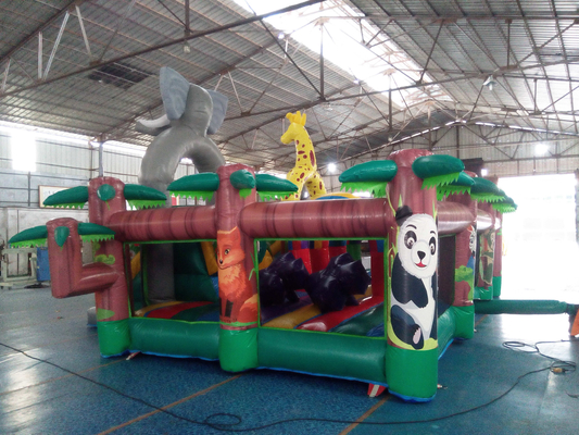 as crianças infláveis do parque temático do trampolim de 8x6m jogam o equipamento do parque de diversões
