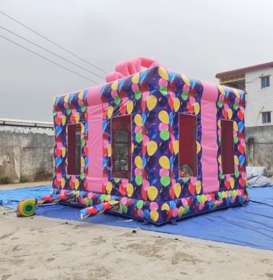 As crianças 4x4m infláveis impermeáveis do leão-de-chácara fortificam o equipamento do campo de jogos