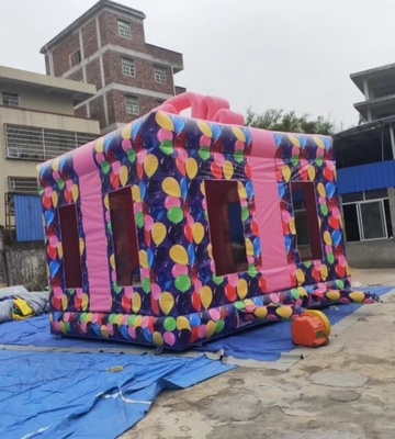 As crianças 4x4m infláveis impermeáveis do leão-de-chácara fortificam o equipamento do campo de jogos