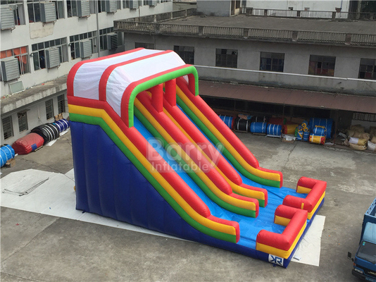Corrediças de água infláveis da pista dobro do arco-íris de encerado do PVC para o campo de jogos das crianças