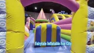 Diversão em playground inflável interno