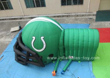 Jogos infláveis personalizados dos esportes, capacete de futebol inflável com túnel