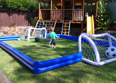 Dos jogos infláveis dos esportes das crianças campo de futebol inflável para o quintal da casa