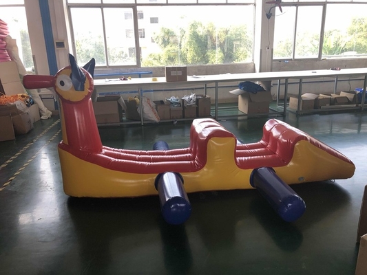 Piscina do quintal Crianças Pequenos brinquedos aquáticos Animais flutuam Curso de obstáculos inflável na água
