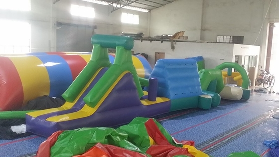 Percurso de obstáculos de água inflável personalizado na piscina / corrida inflável com logotipo personalizado