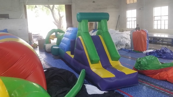 Percurso de obstáculos de água inflável personalizado na piscina / corrida inflável com logotipo personalizado