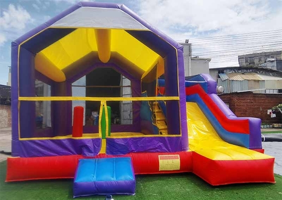 Casa de salto personalizada para crianças com combinação de slide e anel de basquete