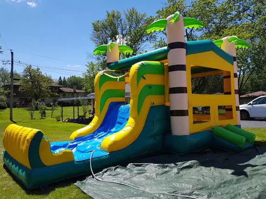 Casa de salto com escorrega e piscina