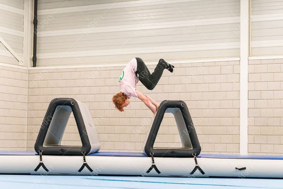 Percurso de obstáculos de parque de trampolim personalizado Kid Ninja Warrior Air Track Air Obstáculos de parkour