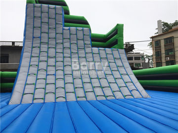 Curso de obstáculo de escalada inflável exterior verde da parede com esteira inferior