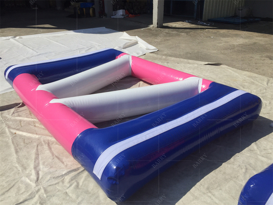 Diversão aquática com o nosso parque aquático flutuante e soprador de ar personalizado.