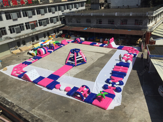 Diversão aquática com o nosso parque aquático flutuante e soprador de ar personalizado.