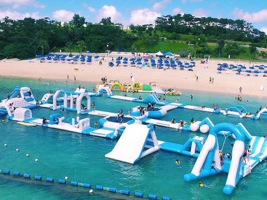 Parque aquático de lago inflável personalizável com material de PVC