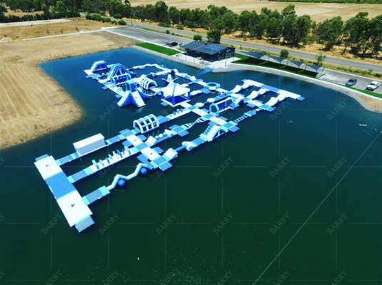 Parque aquático de lago inflável personalizável com material de PVC