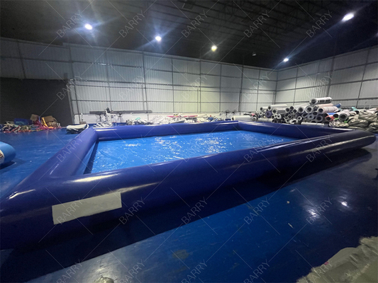 Pequena piscina de água azul portátil para crianças feita de lona de PVC durável perfeita para diversão de verão e jogos aquáticos