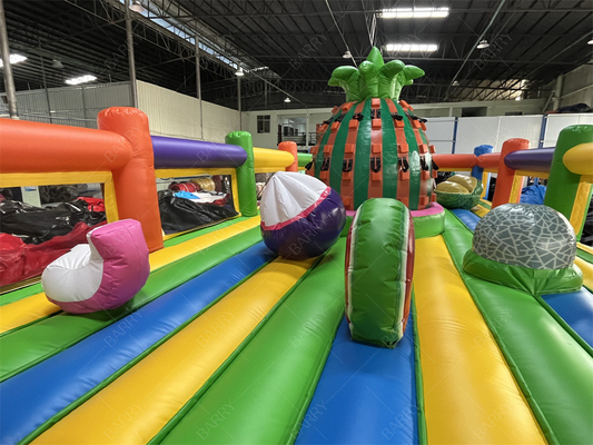 Percurso de obstáculos comercial personalizado Parque temático inflável de frutas com parede de escalada de abacaxi para aluguel de festas