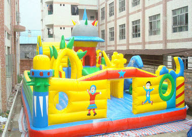 Castelo Bouncy inflável colorido personalizado, campo de jogos inflável das crianças
