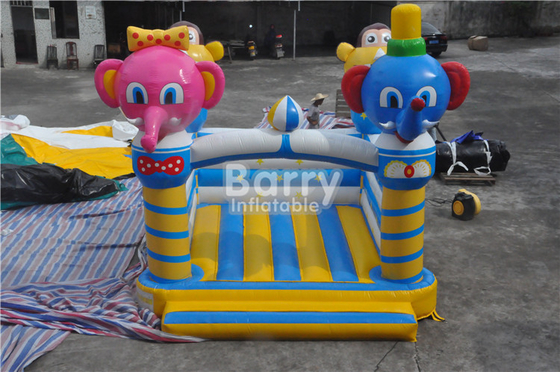 Das crianças de salto infláveis da casa do tema animal castelo Bouncy da explosão
