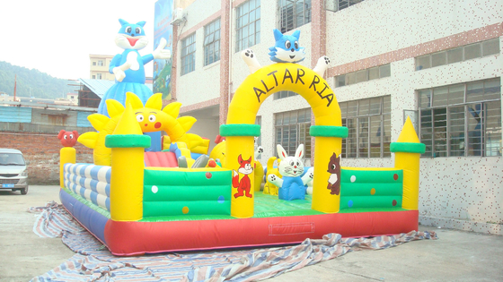 Das crianças infláveis do parque temático de encerado dos jogos do campo de jogos castelo Bouncy