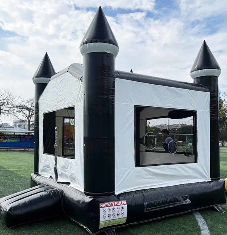 Indoor/Outdoor Casa de salto em tuxedo preto e branco Slide de água inflável para festa