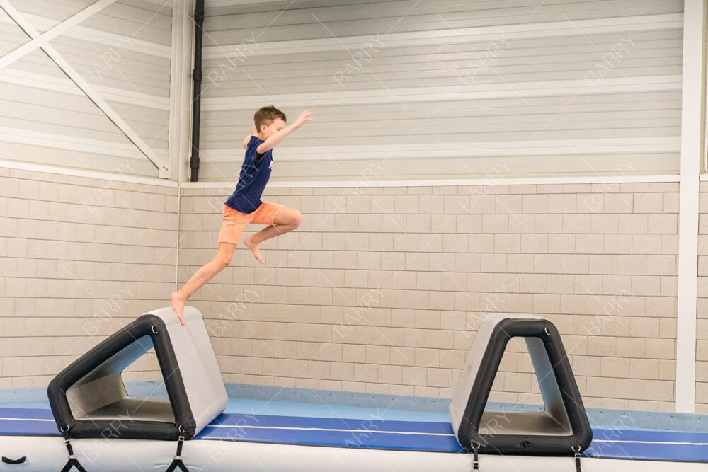 Percurso de obstáculos de parque de trampolim personalizado Kid Ninja Warrior Air Track Air Obstáculos de parkour