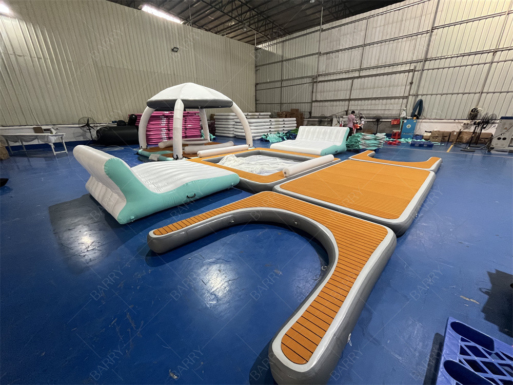 Jogo de desporto aquático de luxo inflável Bana plataforma de doca inflável festa de praia Bana inflável cabana flutuante