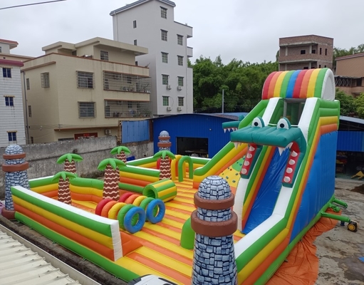 equipamento Bouncy inflável comercial do campo de jogos do tema das palmeiras do castelo para o parque de diversões
