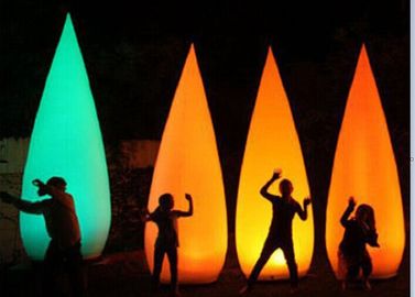 A mudança inflável da cor dos produtos infláveis surpreendentes da propaganda conduzida cresce a iluminação