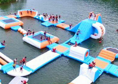 O parque exterior interno o maior da água da ilha para a família, obstáculo de flutuação de Waterpark da praia