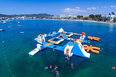 Parque inflável azul gigante adulto gigante do esporte para a Ilha Wake, material desportivo da água para o oceano