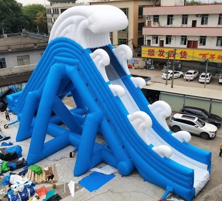Corrediças de água infláveis do gigante do tema dos desenhos animados para o material exterior adulto de encerado do PVC
