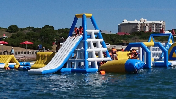 A punctura personalizada dos parques da água da explosão impermeabiliza o parque de flutuação inflável ASTM da água