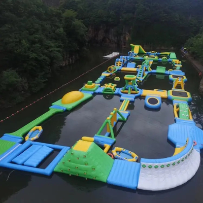 Trampolim insular flutuante inflável Parque aquático flutuante de verão personalizado