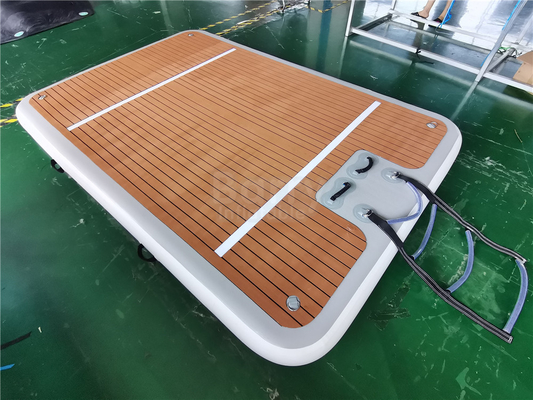 Logotipo personalizado Pontoão inflável Plataforma de água inflável Dock com escada