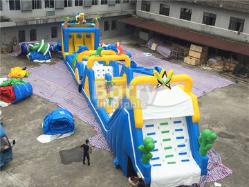 Arrendamento inflável gigante azul e amarelo alegre do curso de obstáculo com tiro do basquetebol