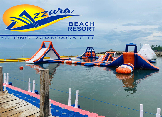Parque aquático flutuante inflável Desenho personalizado e características impermeáveis Acessórios do soprador de ar incluídos
