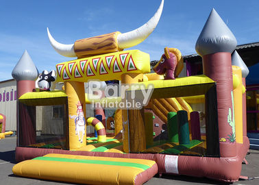 Da casa ocidental do tema do afastamento das crianças campo de jogos inflável da criança com corrediça