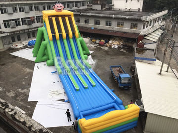 As pistas da categoria comercial 4 molharam a corrediça de água inflável gigante para o evento grande