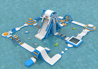 Parque de flutuação inflável da água do mar, equipamento inflável adulto gigante do parque do respingo da água
