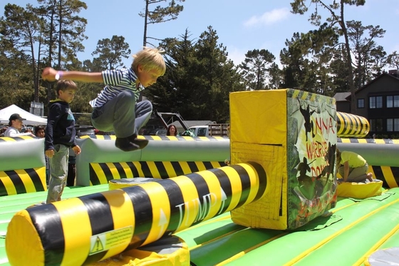 Máquina de jogo inflável da fusão do curso de obstáculo do Wipeout de encerado feito sob encomenda