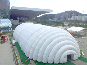 Do famoso branco de nylon do globo da parada do rasgo do franco barraca inflável de surpresa da exposição