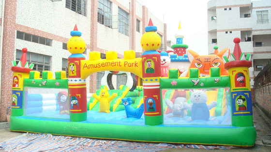 Das crianças infláveis do parque temático de encerado dos jogos do campo de jogos castelo Bouncy