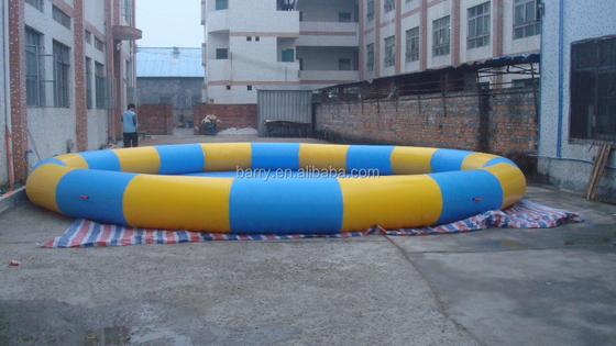 Associação de Plato Blow Up Portable Water com forma de Circal da areia